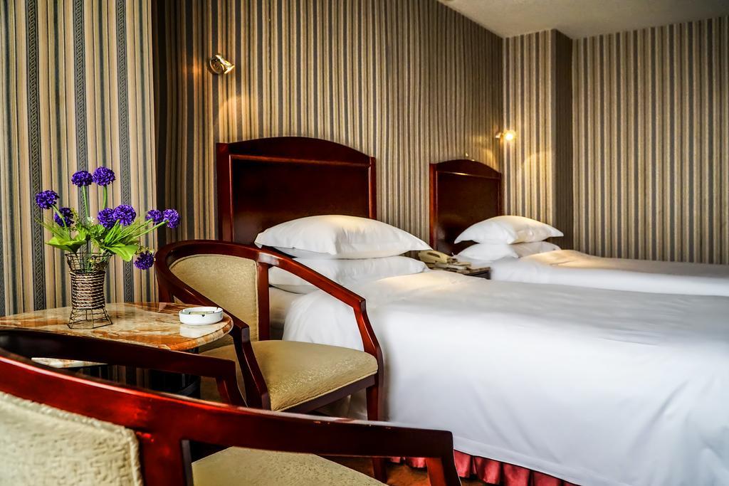 Chengdu Grand Hotel Exterior photo